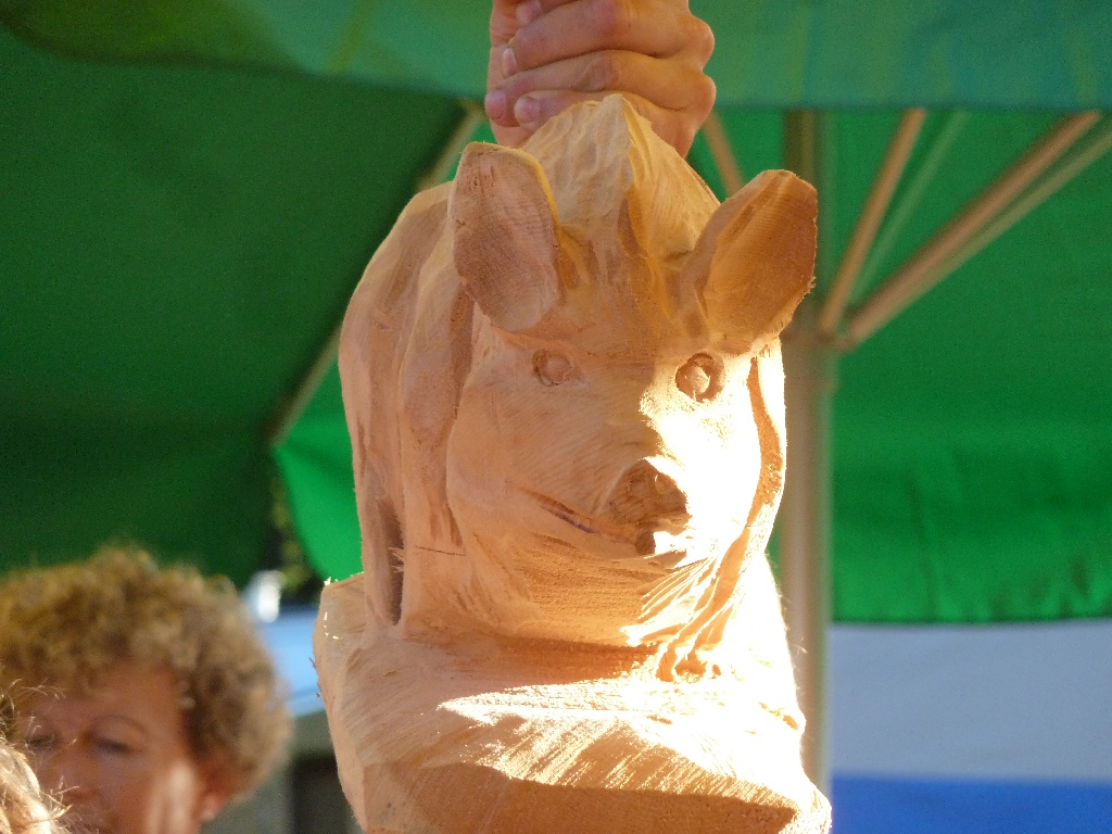 Auch eine geschnitzte Wildsau gab es zu gewinnen